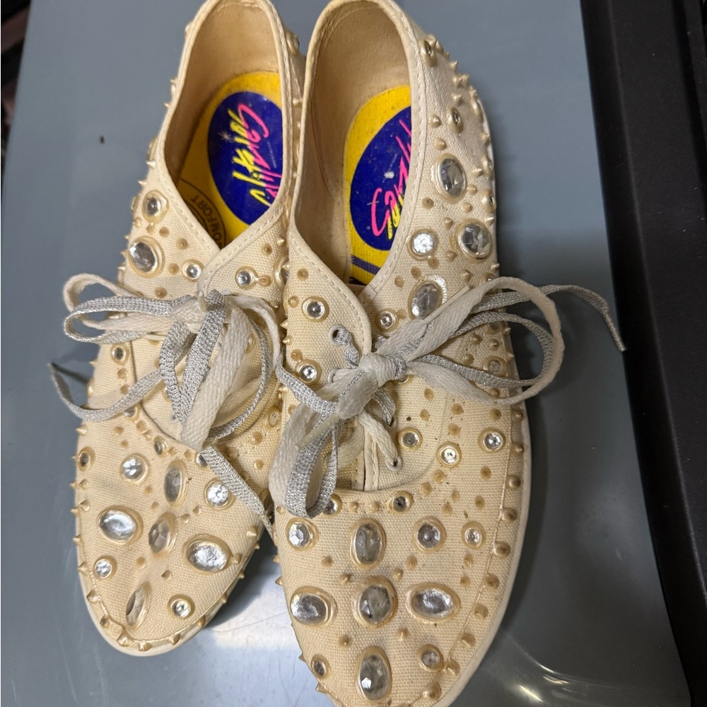 Glitzies vintage 7 1/2 womens  Cream Sneakers